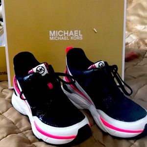 Michael Kors Mickey Trainer size 6 like new only wore once. Very comfortable